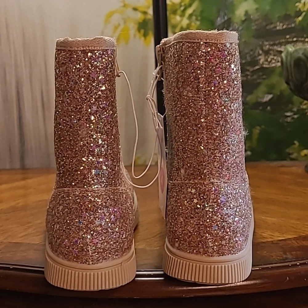 New with tags! Cat & Jack Holland Girls 4 gold glitter winter boot faux fur